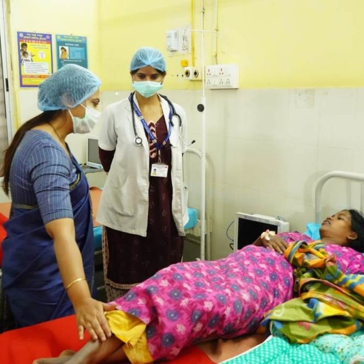 Nagalakshmi Choudhary visits Ballari District Hospital following maternal deaths