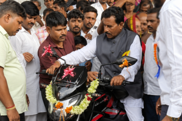 Former Students Gift ₹1.25 Lakh Motorcycle to Retired Teacher in Koppal as Heartwarming Tribute