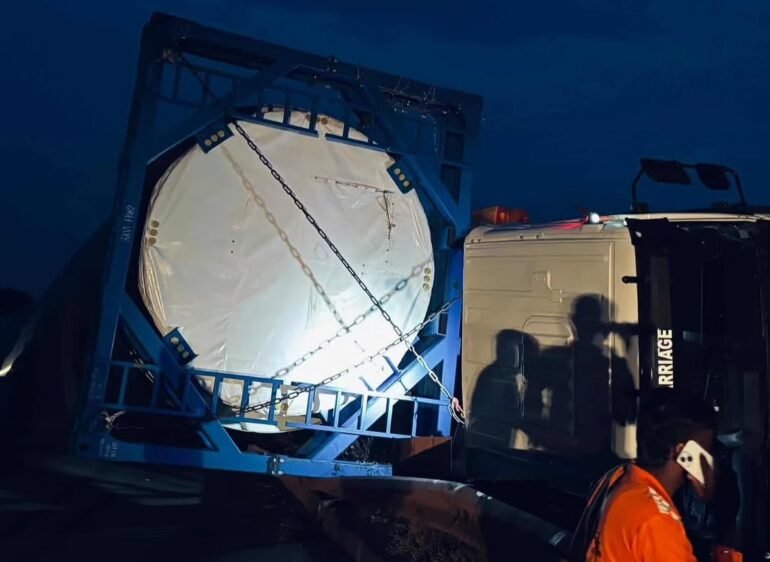 Wind Turbine Wing Blocks National Highway-50 near Near Hospet Tunnel