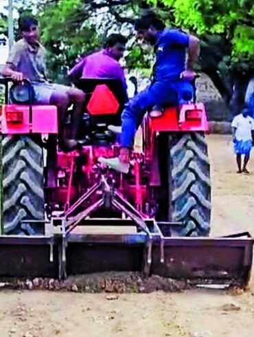 Handral, Koppal Youths Fill Potholes on Village Road Ahead of Ganesh Festival