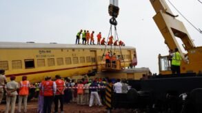 South Western Railway conducts mock rescue drill at Hospet yard to save 18 trapped passengers