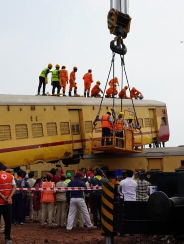 South Western Railway conducts mock rescue drill at Hospet yard to save 18 trapped passengers