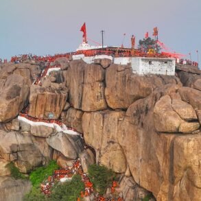 Koppal officials break locks at Anjanadri Hill temple amid dispute with priest