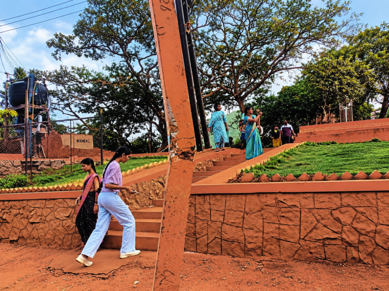 Tourists demand removal of broken utility pole at Sanduru viewpoint
